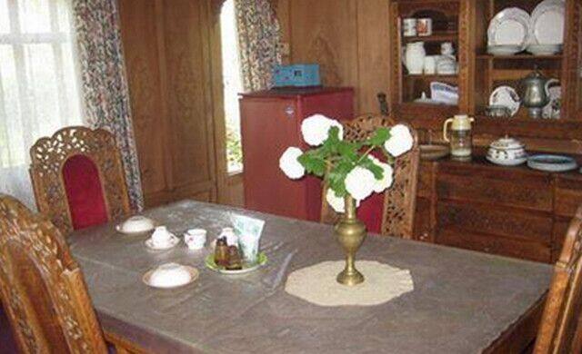 Marshal House Boat, Srinagar 5